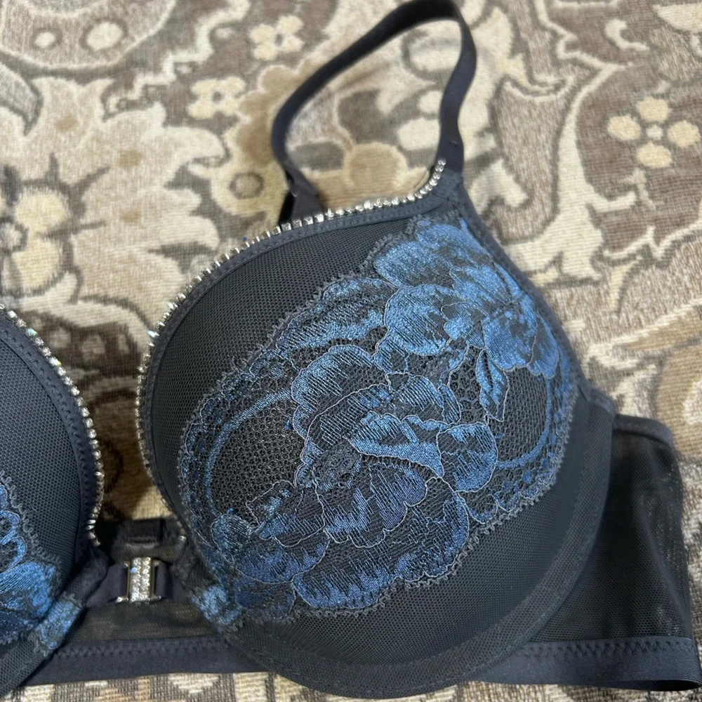 La Senza Beyond Sexy Push-up Bra 34B. Crystal Details. - Picture 4 of 13